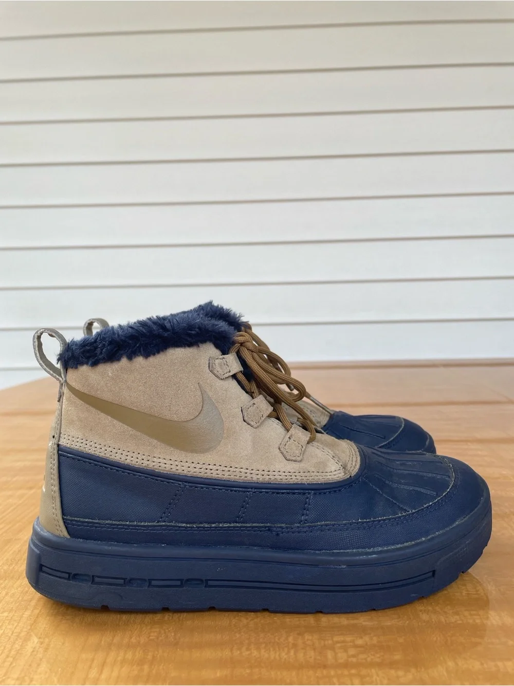 Nike Kids ACG Woodside Chukka 2 Winter Boots blue and tan size 4.5Y Unisex